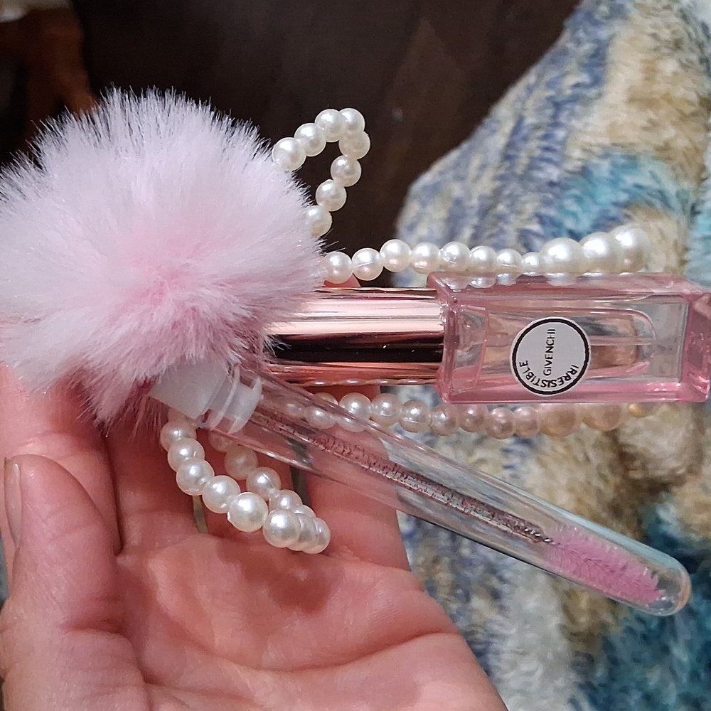Givenchy Irresistible Keychain - Picture 2 of 4